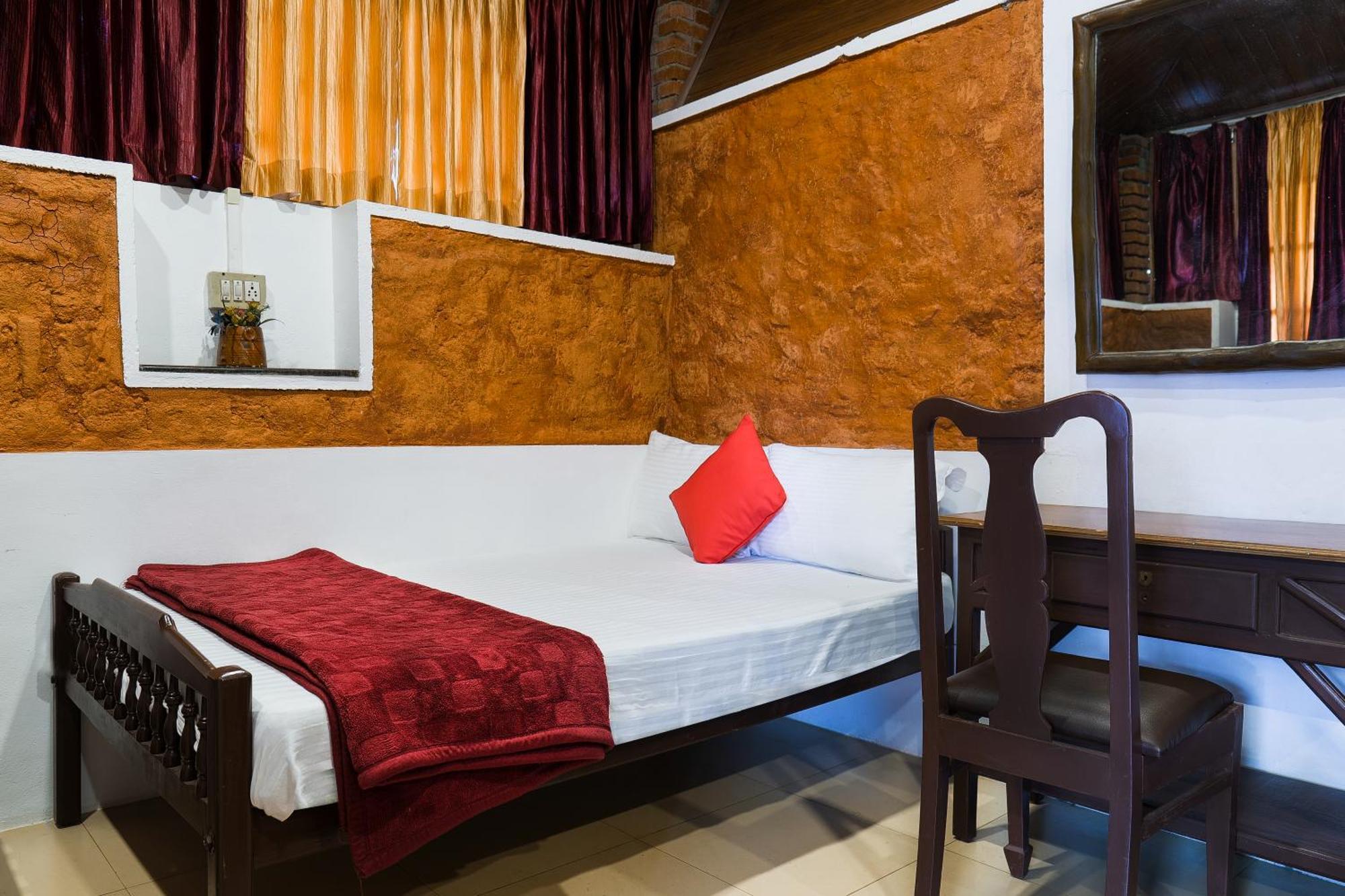 Exotica Holidays Hotel Viripara Екстериор снимка