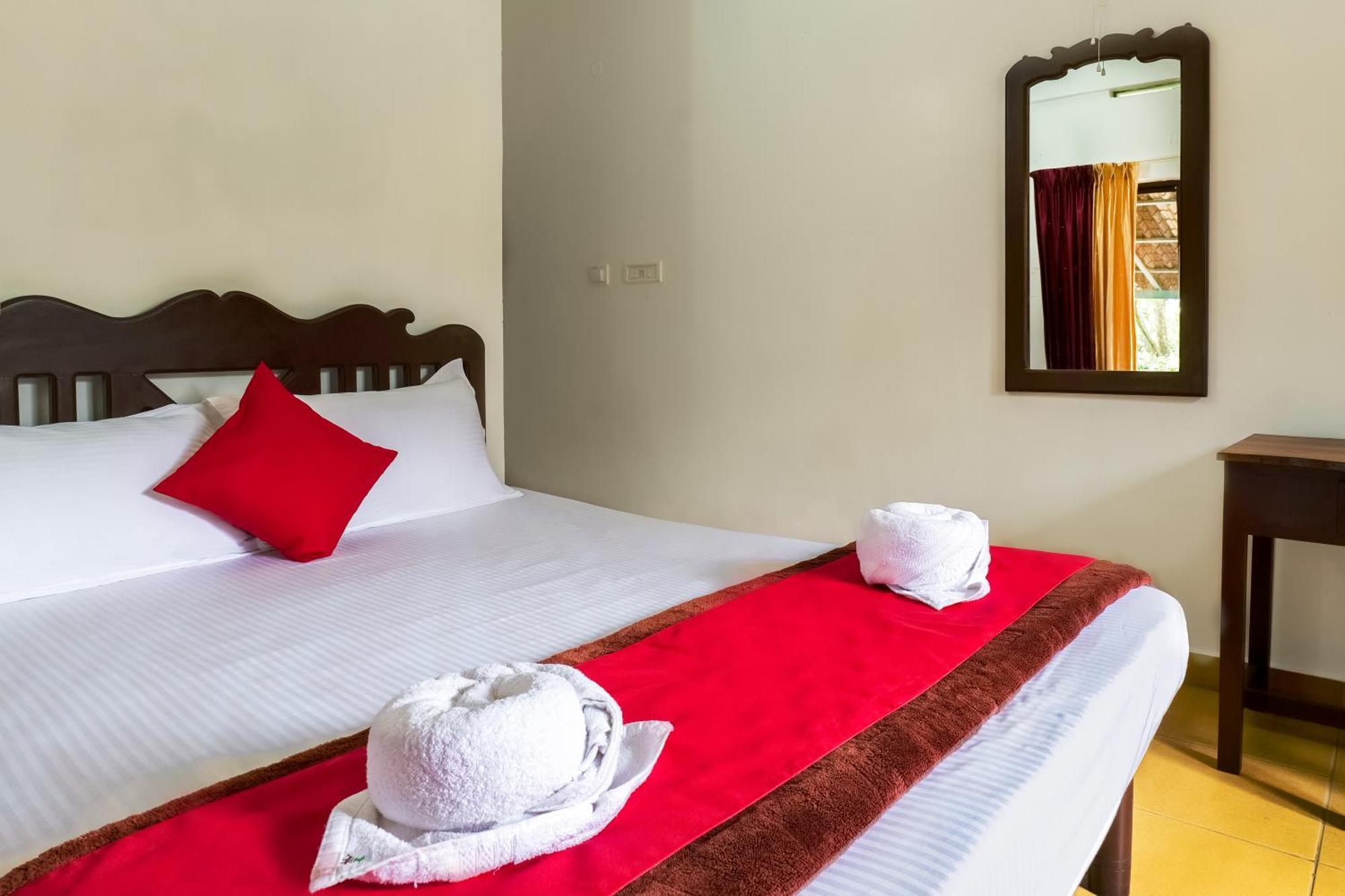 Exotica Holidays Hotel Viripara Екстериор снимка