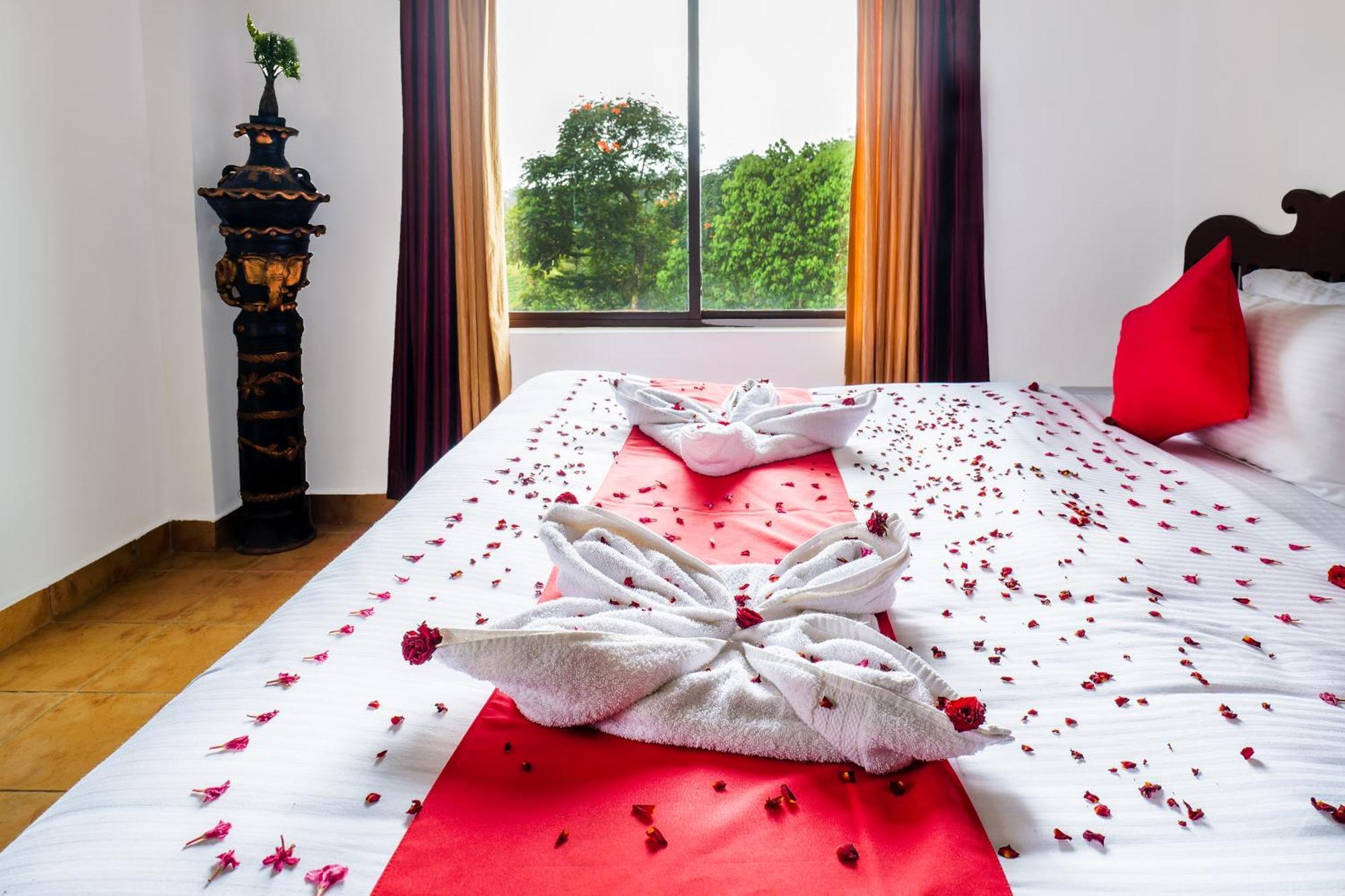 Exotica Holidays Hotel Viripara Екстериор снимка