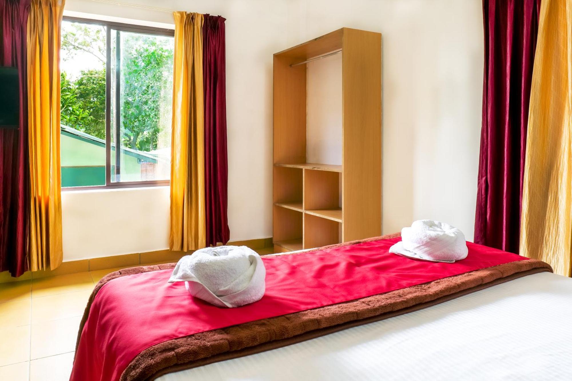 Exotica Holidays Hotel Viripara Екстериор снимка