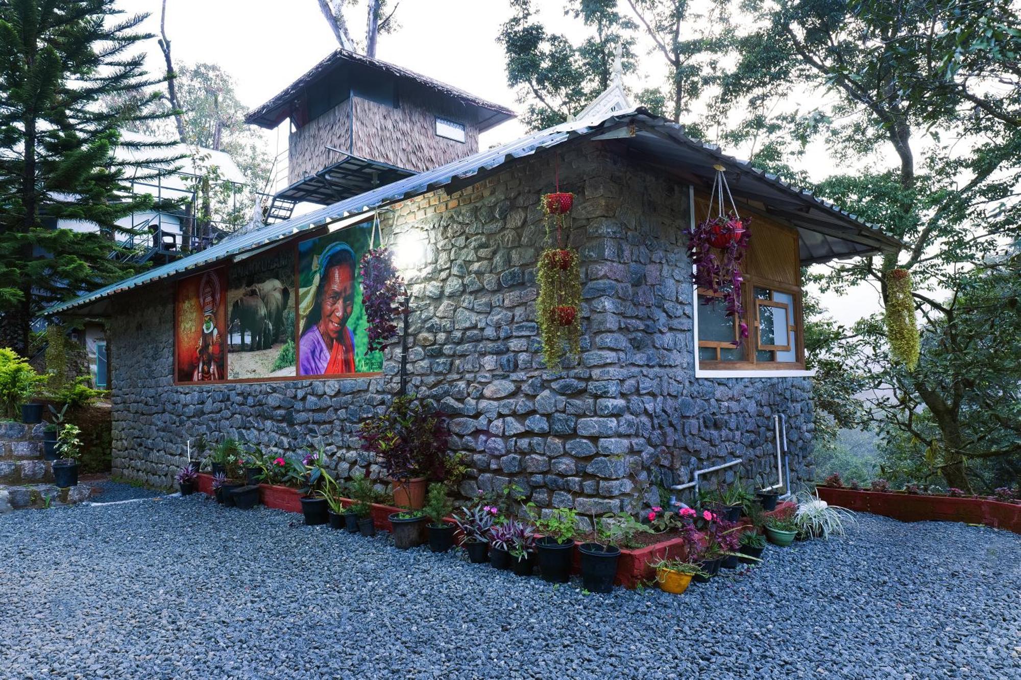 Exotica Holidays Hotel Viripara Екстериор снимка